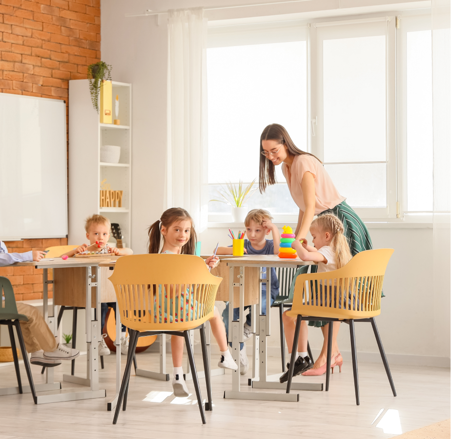 Dzieki, opiekunka w Przedszkolu integracyjnym Urwis dla dzieci z autyzmem w Wejherowie