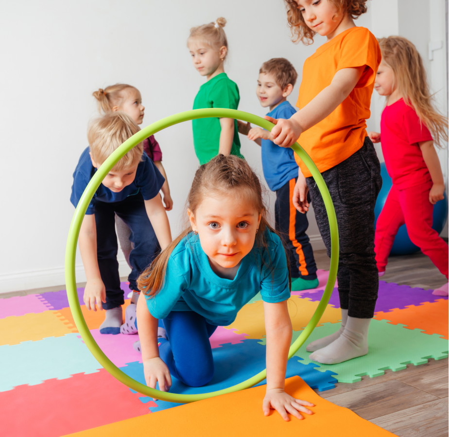 Przedszkole z bogatą ofertą sportową w Wejherowie Urwis. Zajęcia sportowe, dzieci, opiekun
